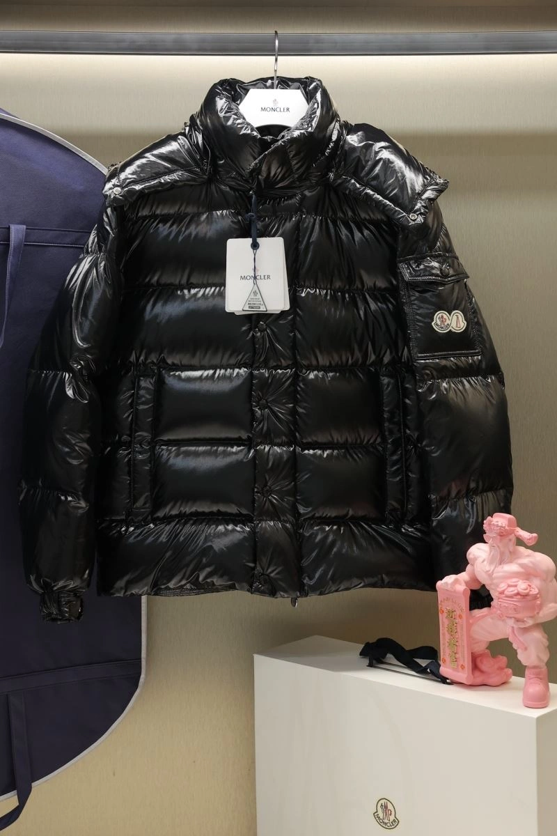 Fashionable Moncler Down Jackets 143951