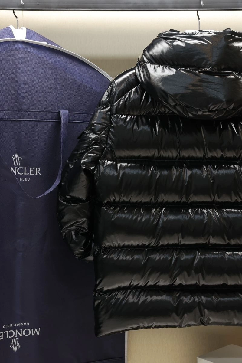 Fashionable Moncler Down Jackets 143951