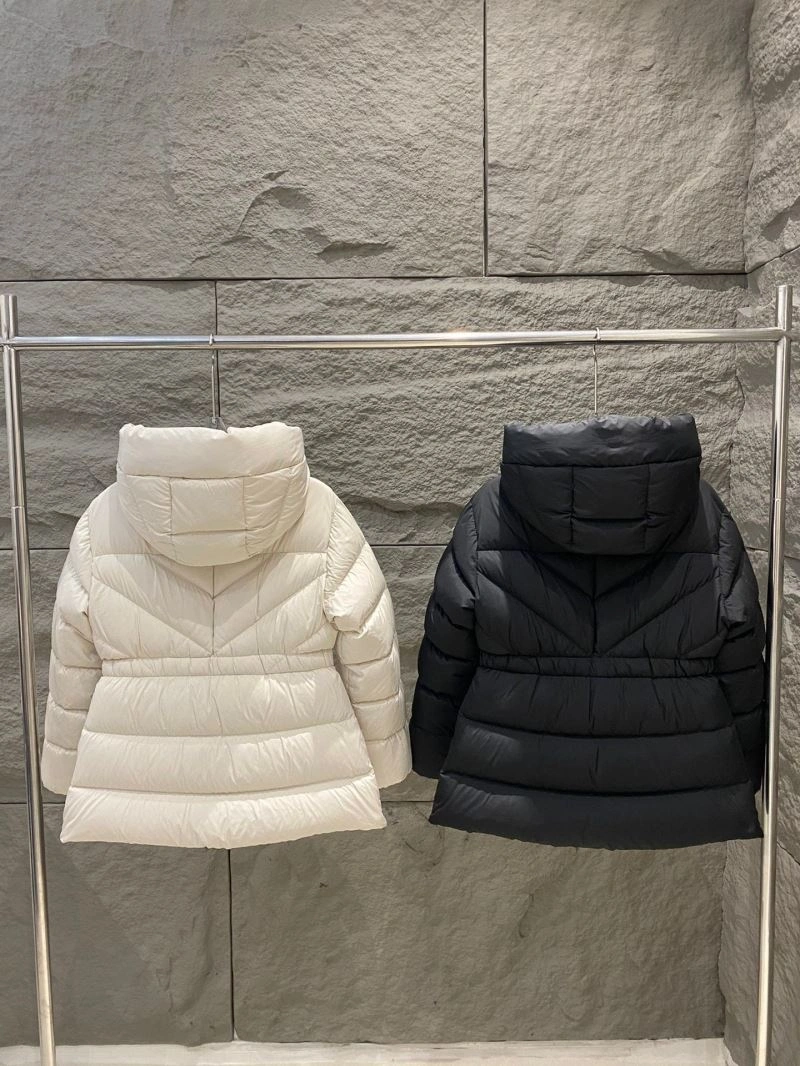 Trendsetting Moncler Down Jackets 143944