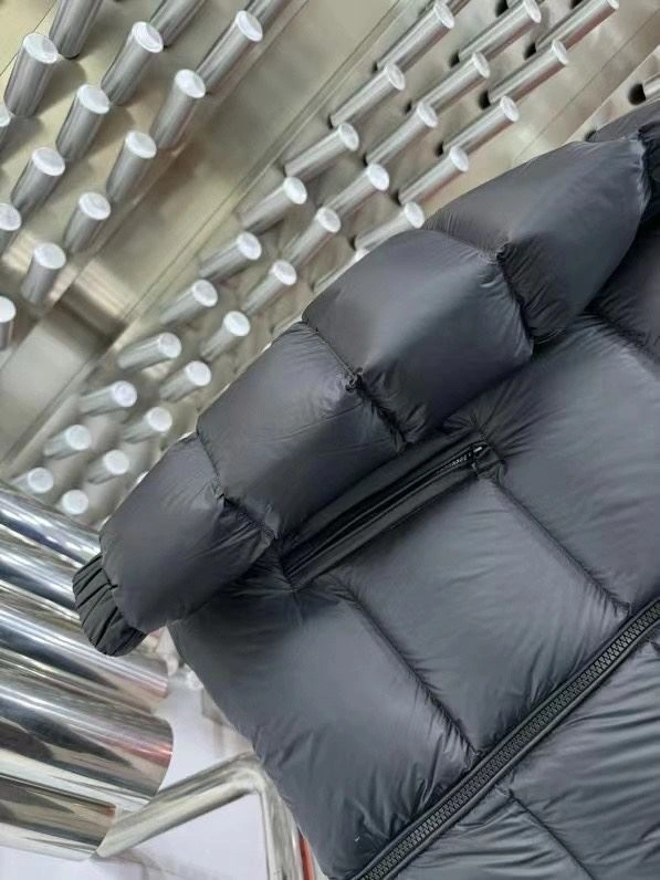 ComfortFit Moncler Down Jackets 143921