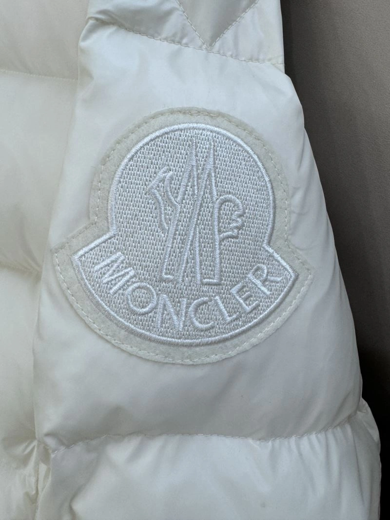 Lightweight Moncler Down Jackets 143902