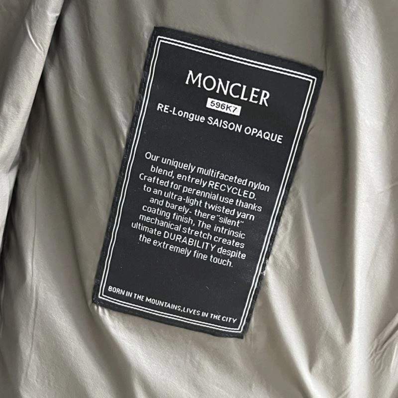 Snug Moncler Down Jackets 143896