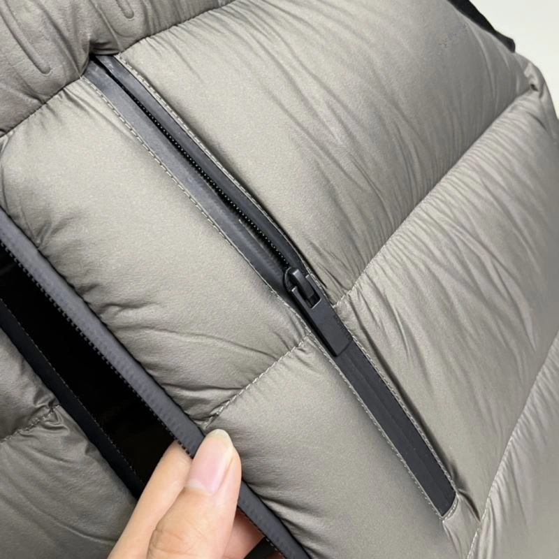 Snug Moncler Down Jackets 143896