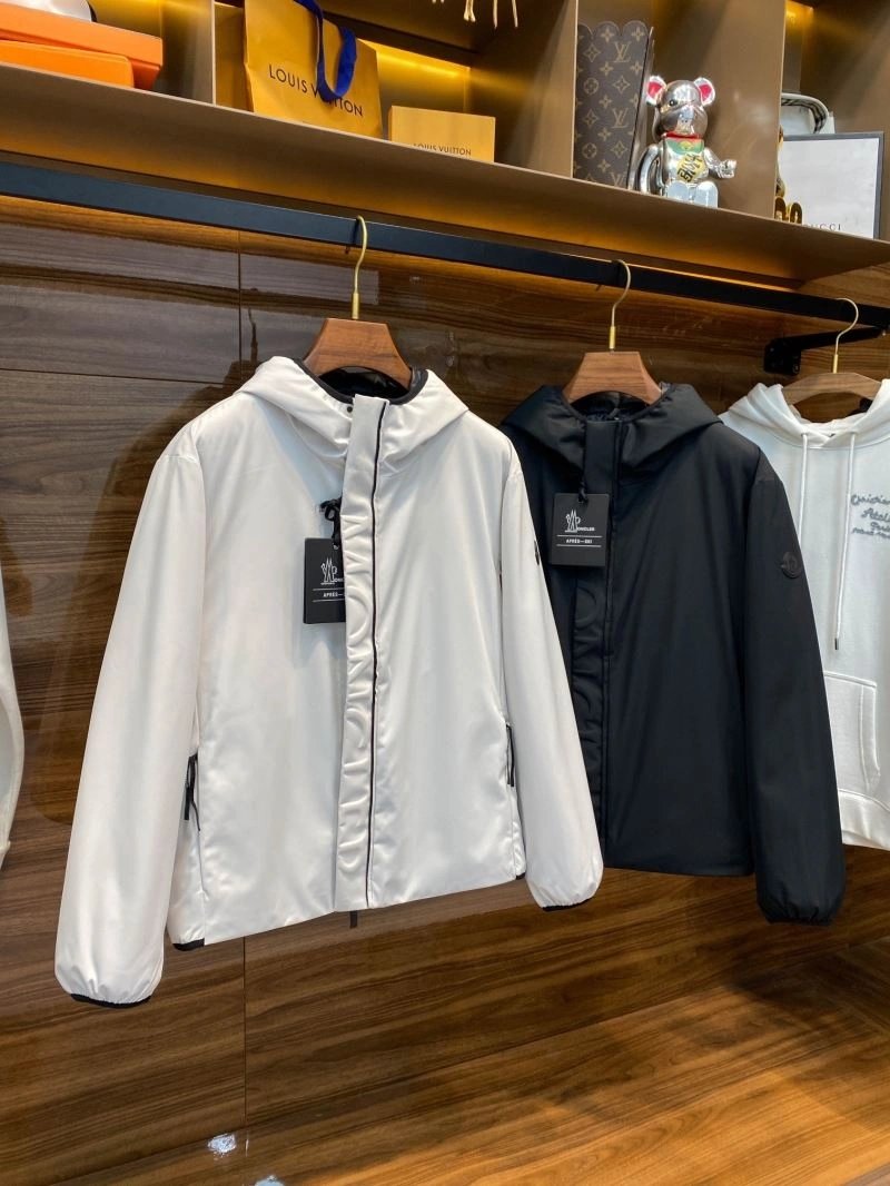 Moncler Down Jackets EyeCatching 143895