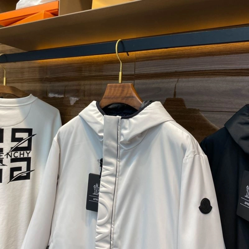 Moncler Down Jackets EyeCatching 143895