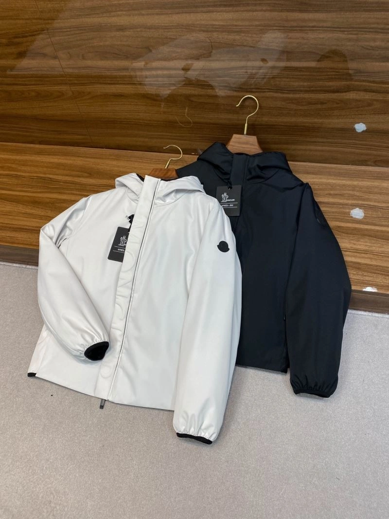 Moncler Down Jackets EyeCatching 143895