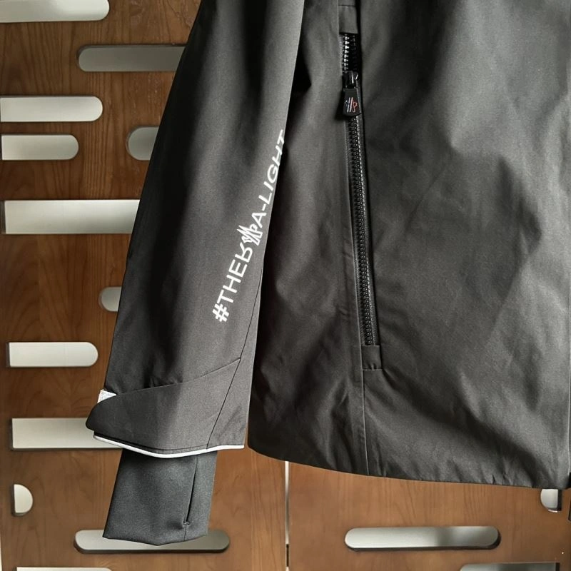 Moncler Down Jackets FlexibleFit 143870