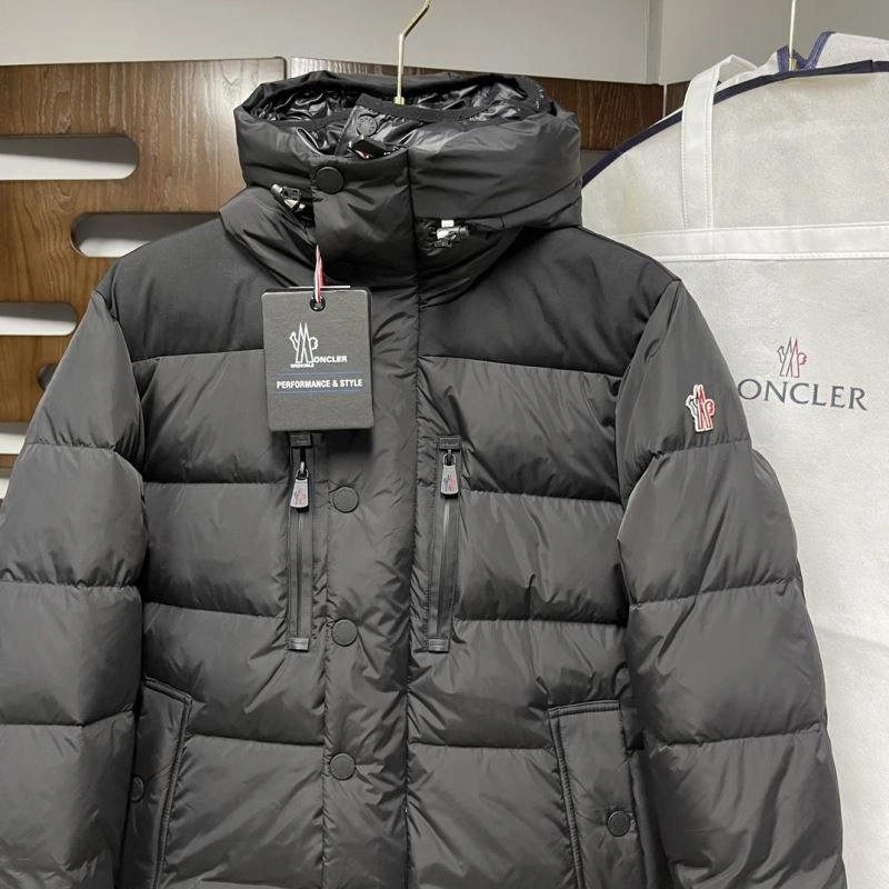 Moncler Down Jackets MultiPurpose 143866