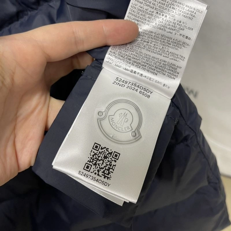 Moncler Down Jackets Versatile 143868