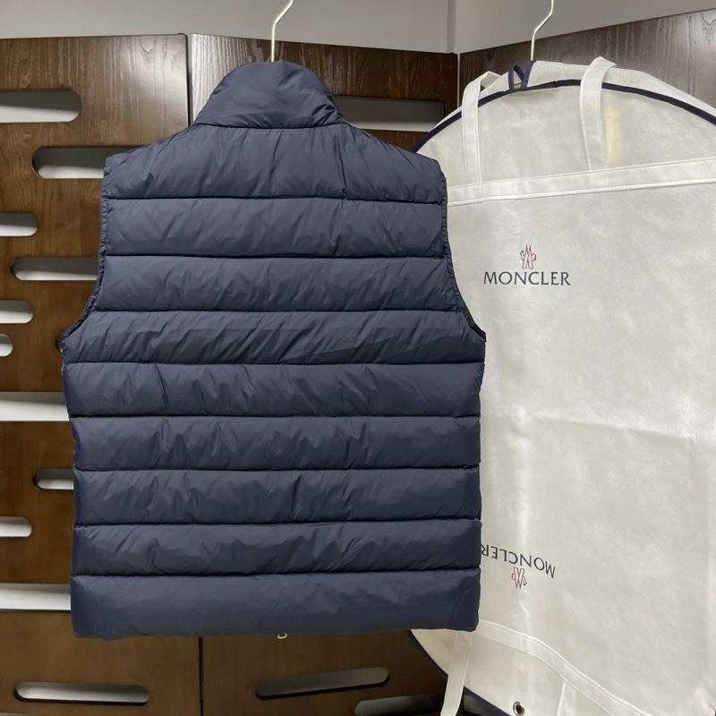 Moncler Down Jackets Versatile 143868