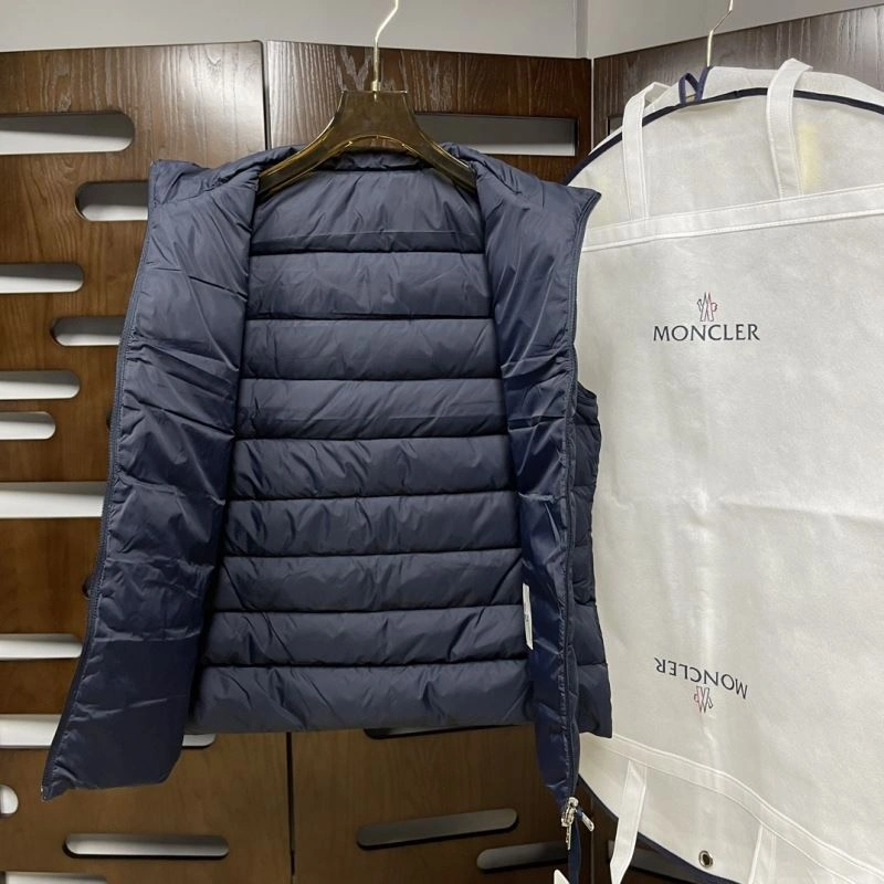 Moncler Down Jackets Versatile 143868