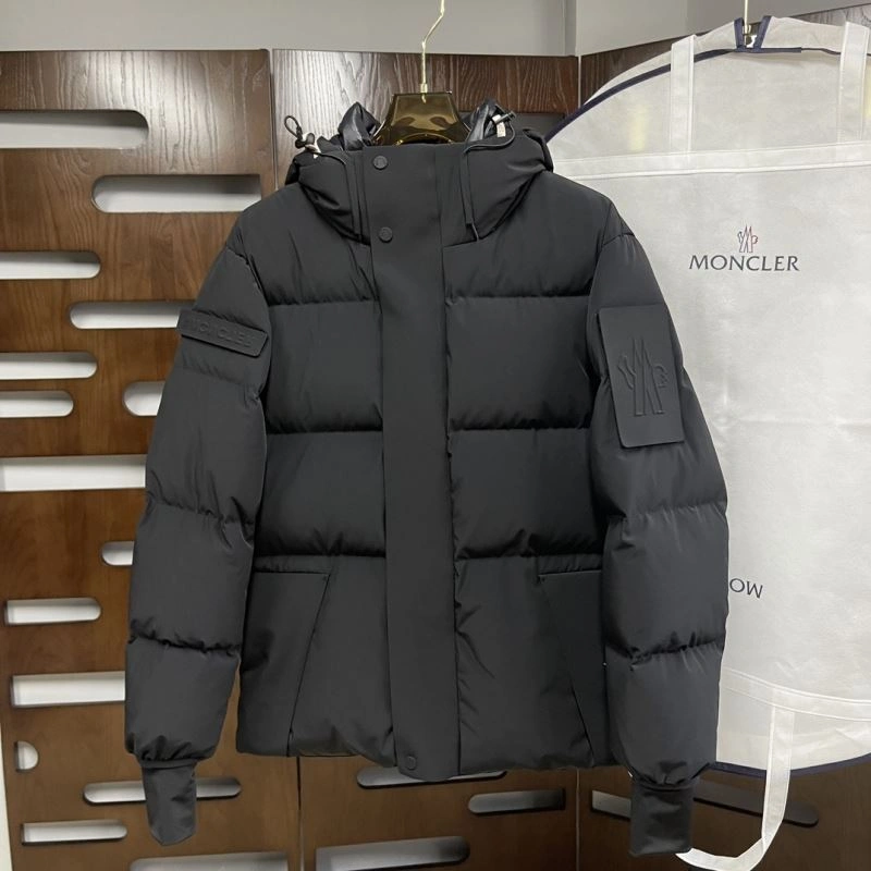 Moncler Down Jackets EyeCatching 143860