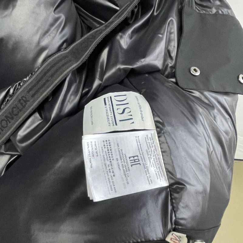 Moncler Down Jackets EyeCatching 143860