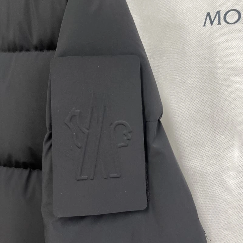 Moncler Down Jackets EyeCatching 143860