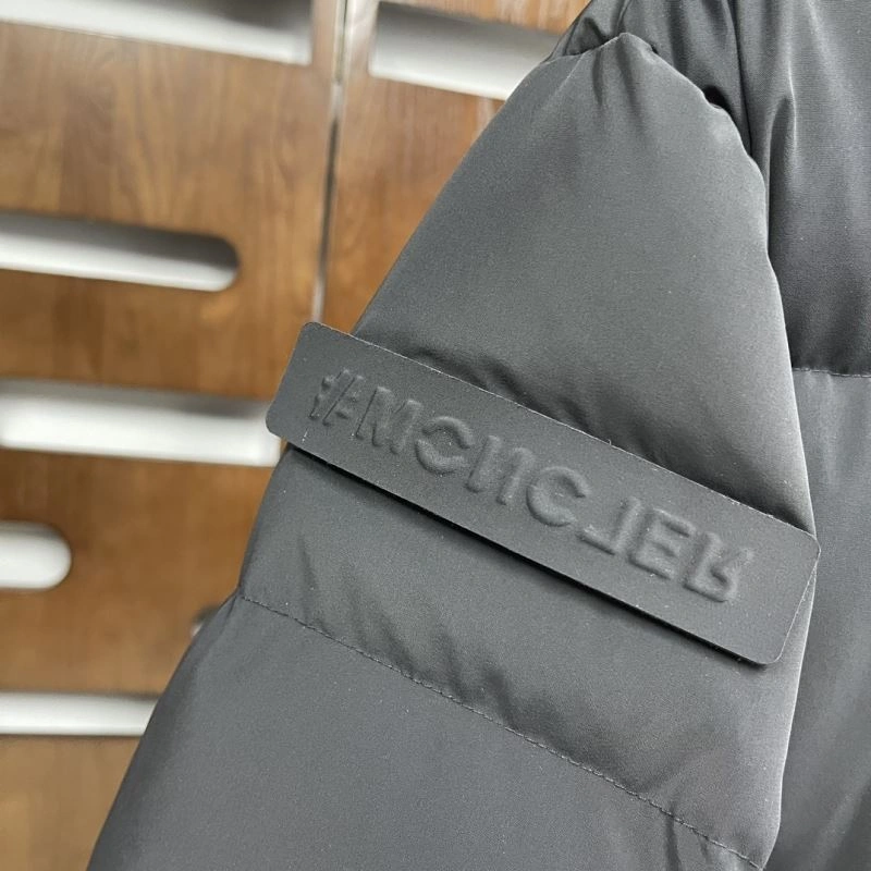 Moncler Down Jackets EyeCatching 143860