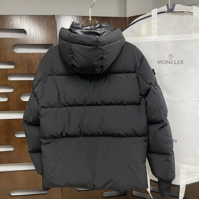 Moncler Down Jackets EyeCatching 143860
