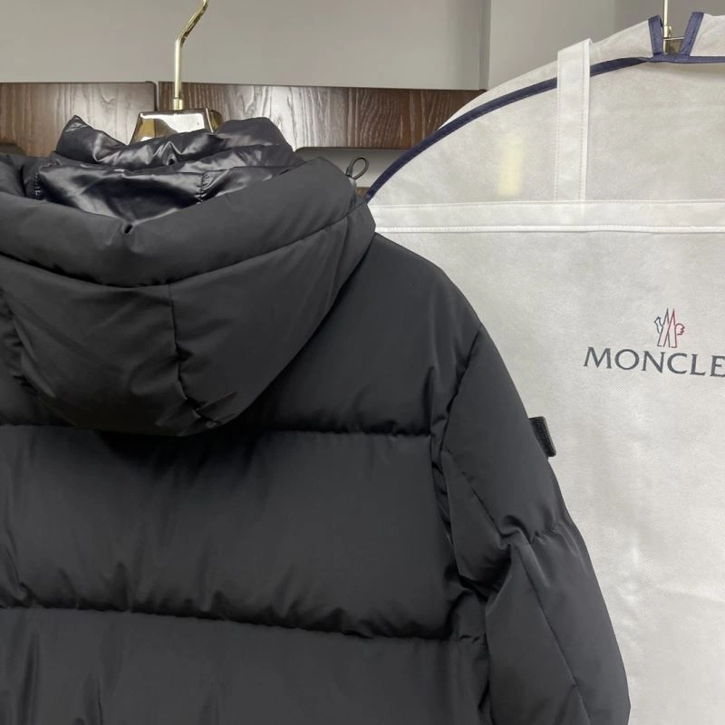 Moncler Down Jackets EyeCatching 143860