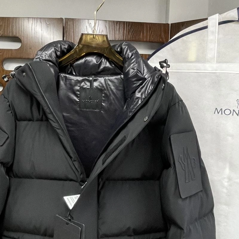 Moncler Down Jackets EyeCatching 143860