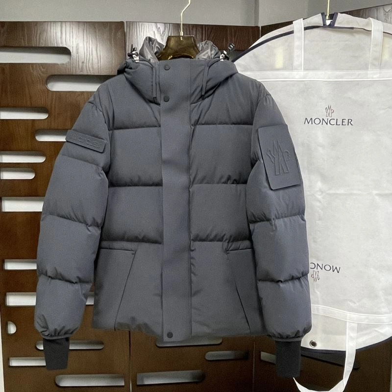Moncler Down Jackets Sleek 143857