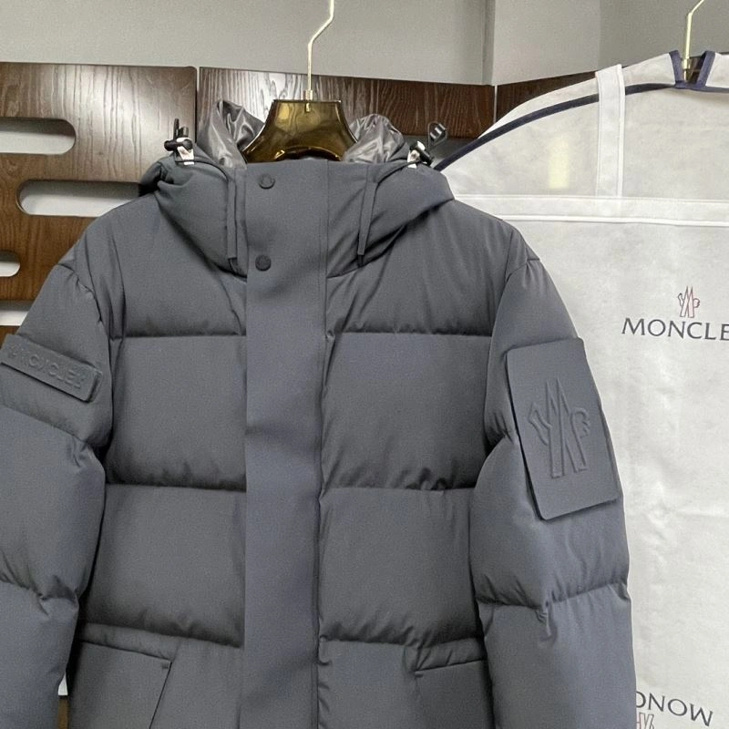 Moncler Down Jackets Sleek 143857