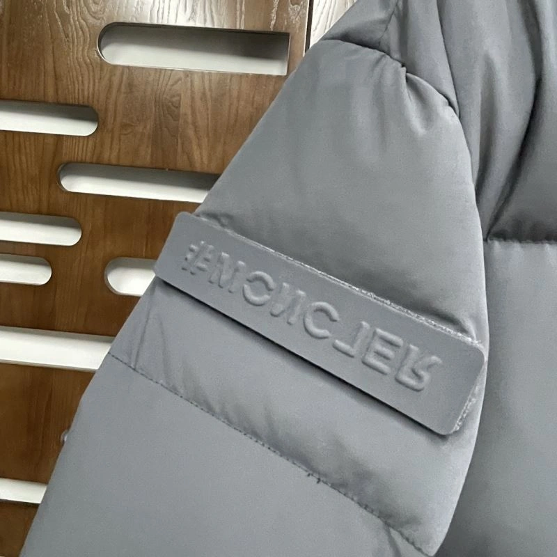 Moncler Down Jackets Sleek 143857