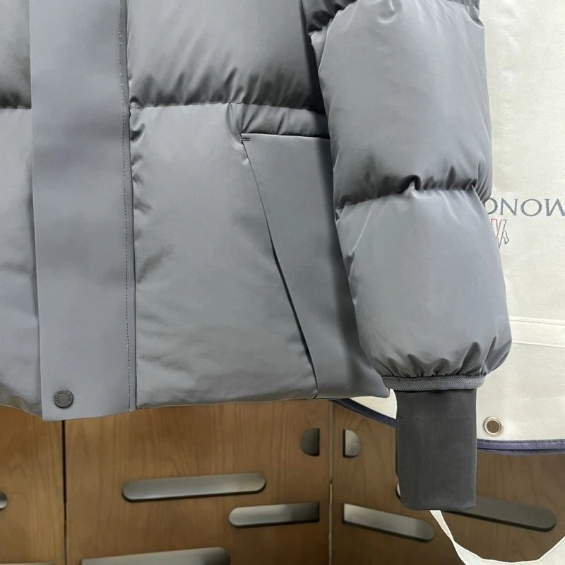 Moncler Down Jackets Sleek 143857