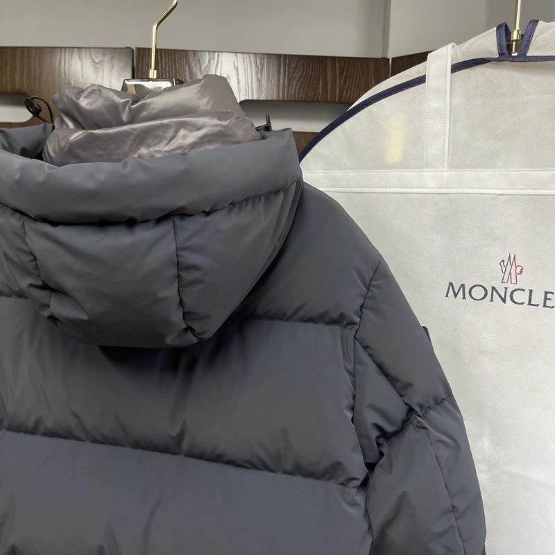 Moncler Down Jackets Sleek 143857