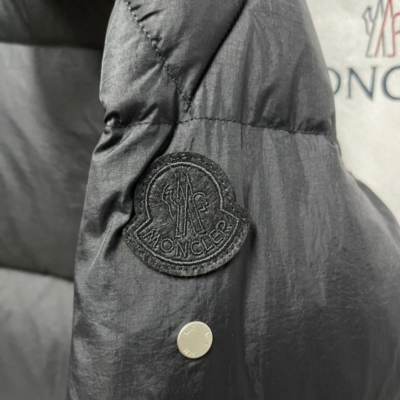 Unisex Moncler Down Jackets 143855