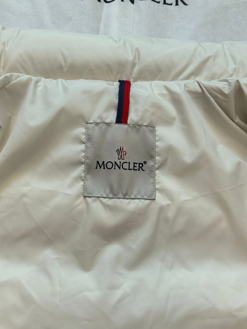 UrbanChic Moncler Down Jackets 143847