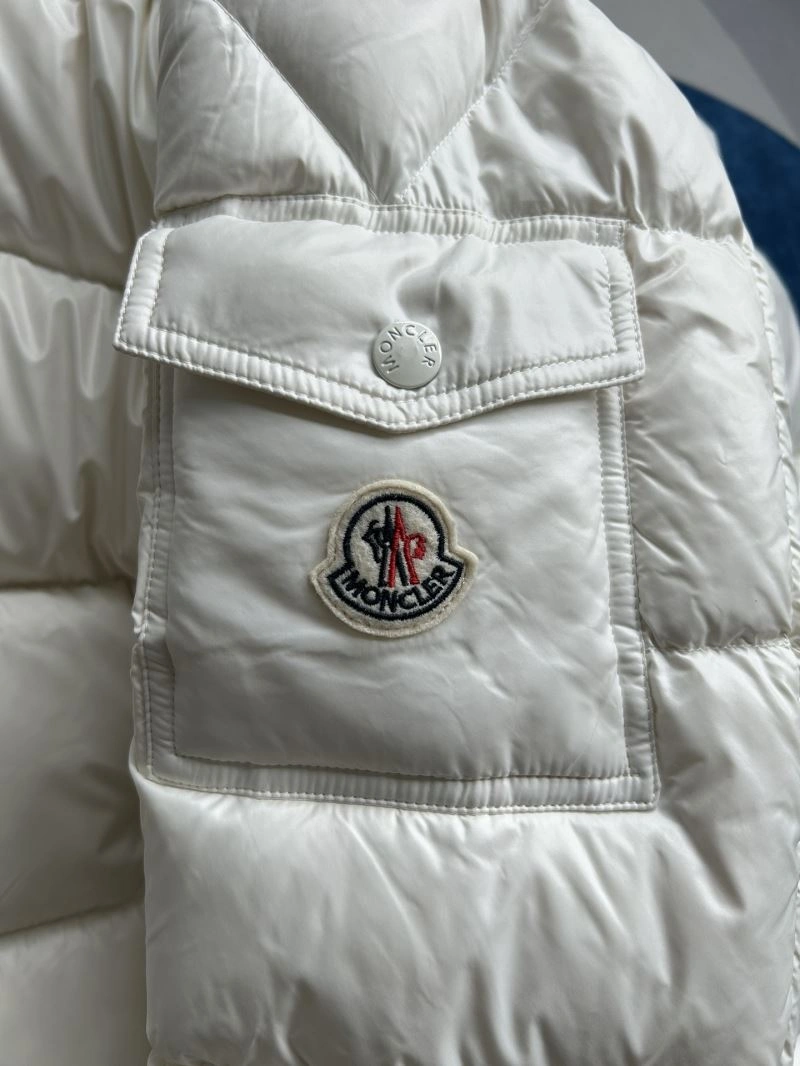 Moncler Down Jackets NewStyle 143832
