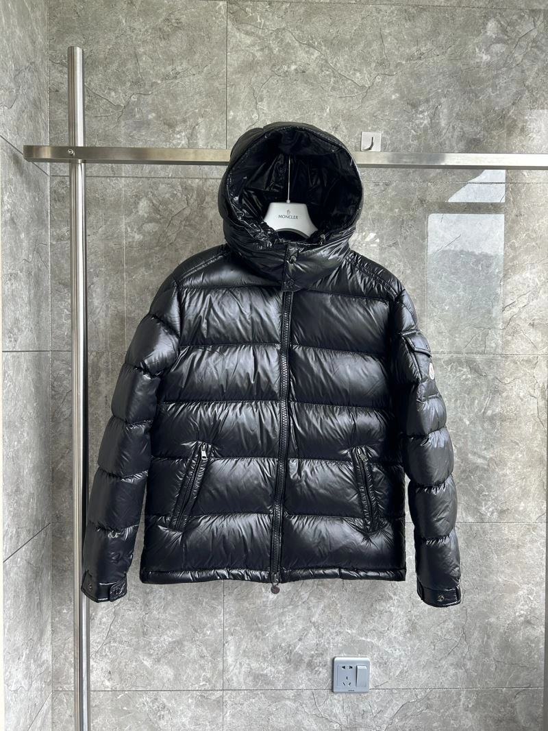 Moncler Down Jackets Vibrant 143850