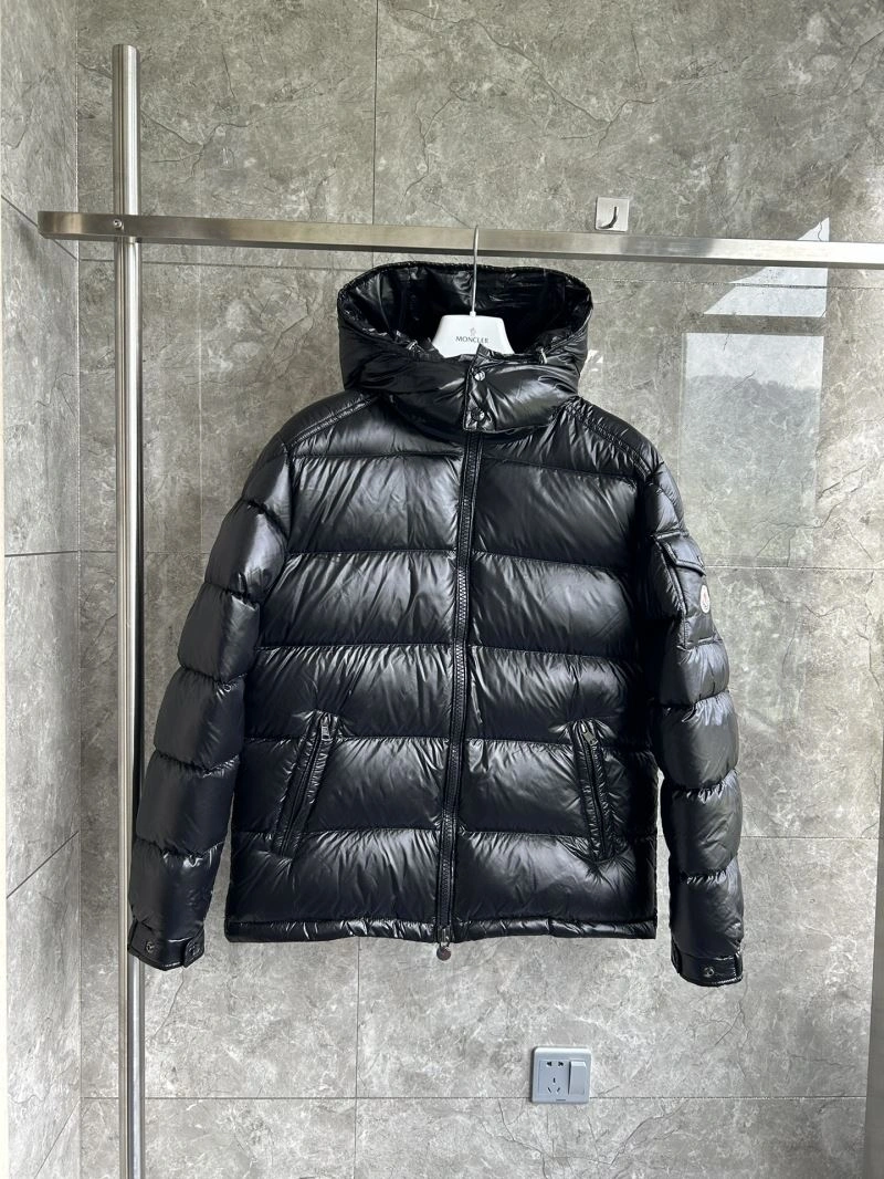 Moncler Down Jackets Vibrant 143850