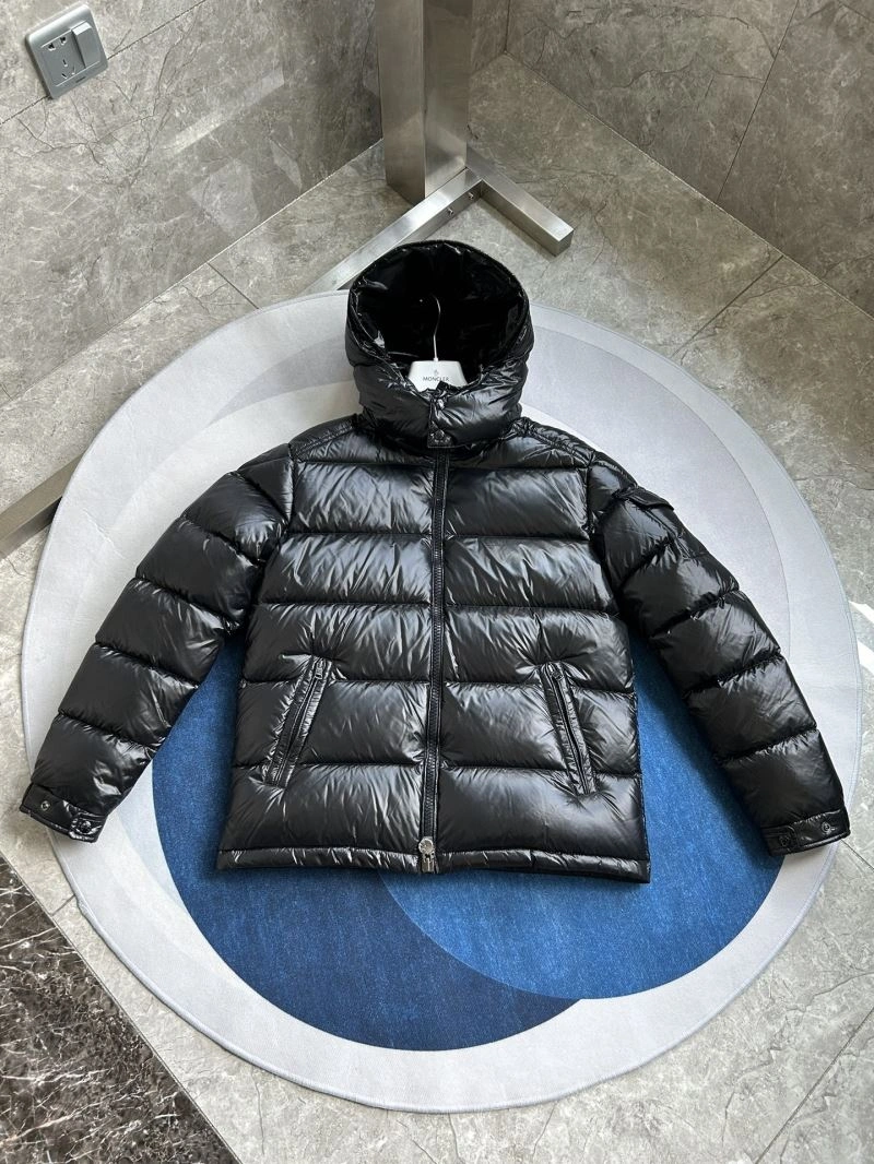 Moncler Down Jackets Vibrant 143850
