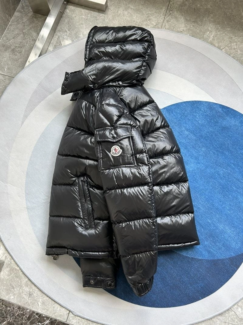 Moncler Down Jackets Vibrant 143850