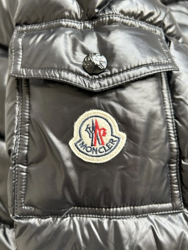 Moncler Down Jackets Vibrant 143850