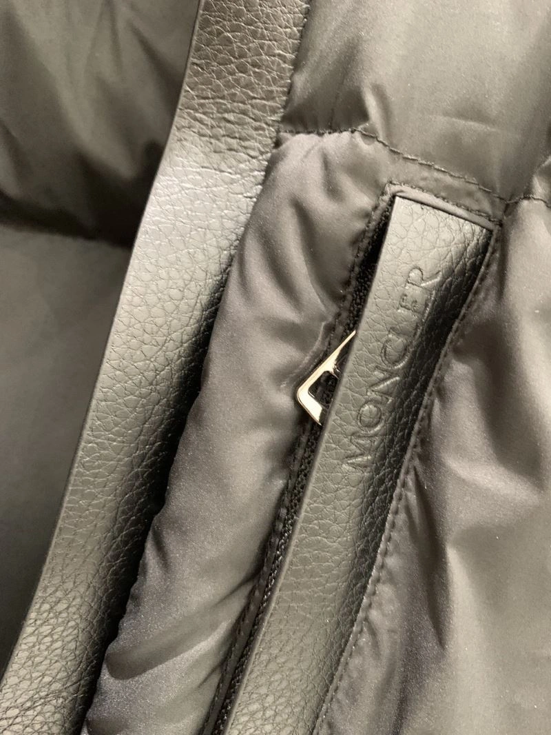 Moncler Down Jackets SmoothTexture 143791