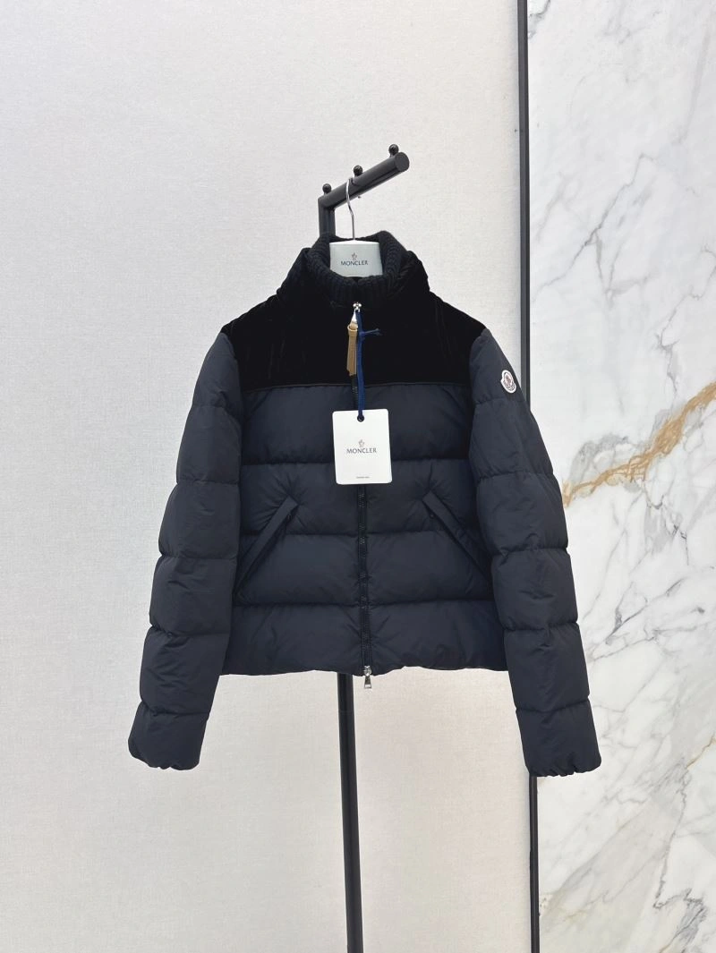 Vibrant Moncler Down Jackets 143786
