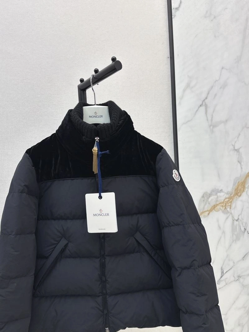 Vibrant Moncler Down Jackets 143786