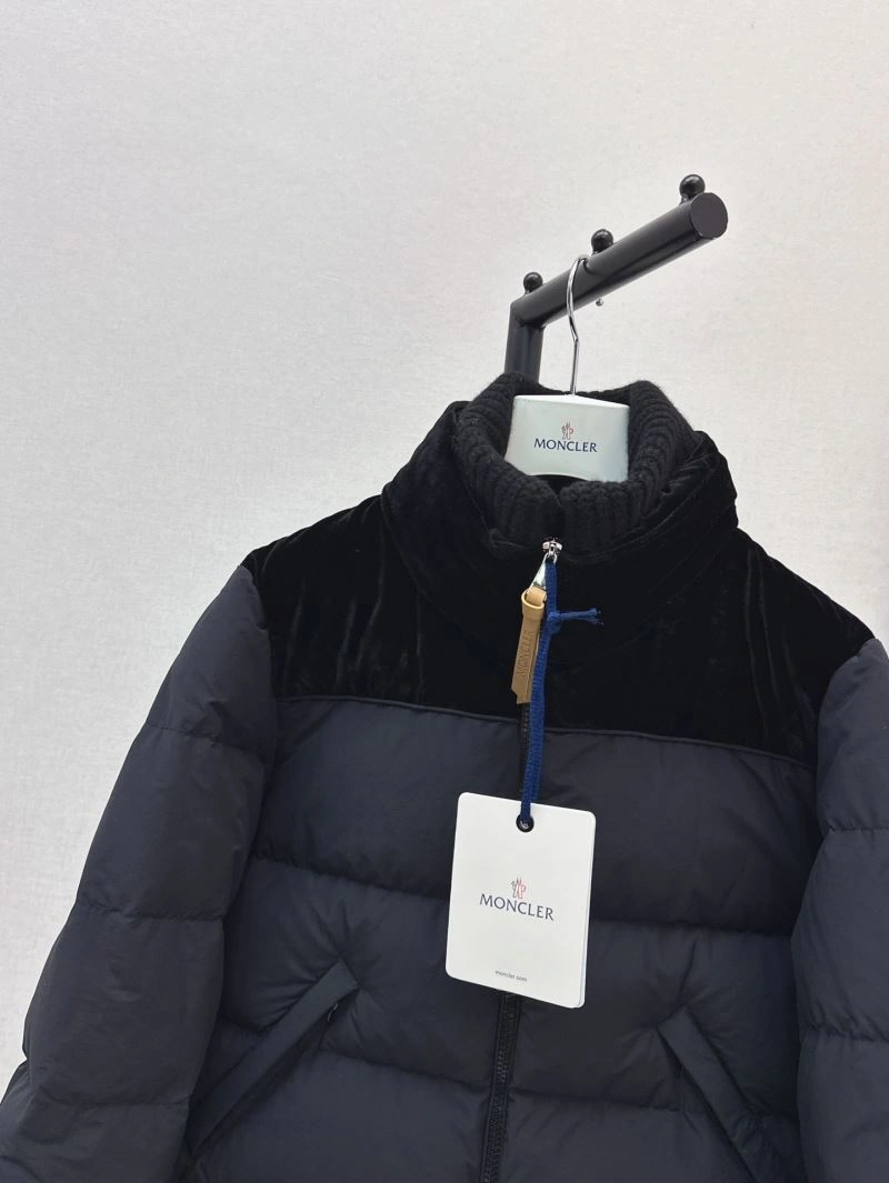 Vibrant Moncler Down Jackets 143786