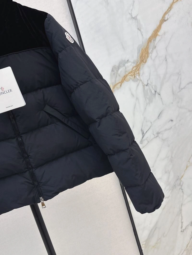Vibrant Moncler Down Jackets 143786