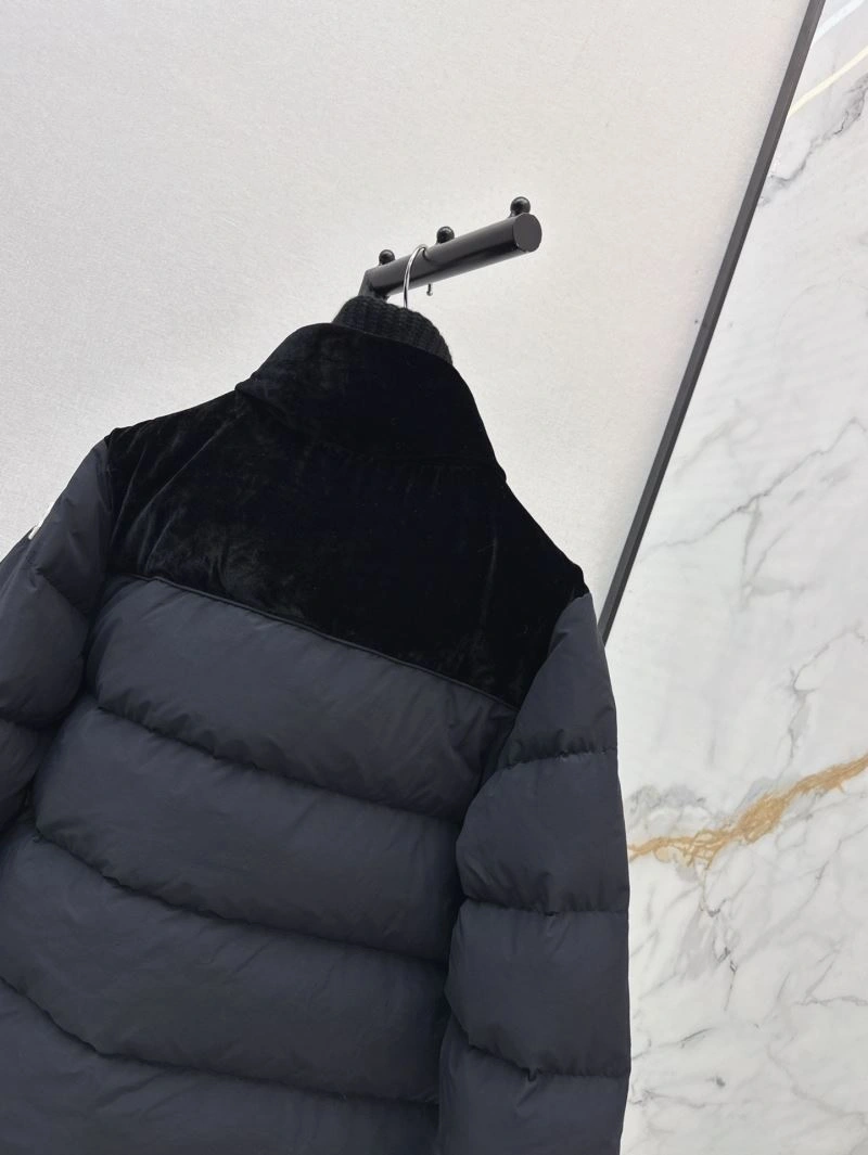 Vibrant Moncler Down Jackets 143786
