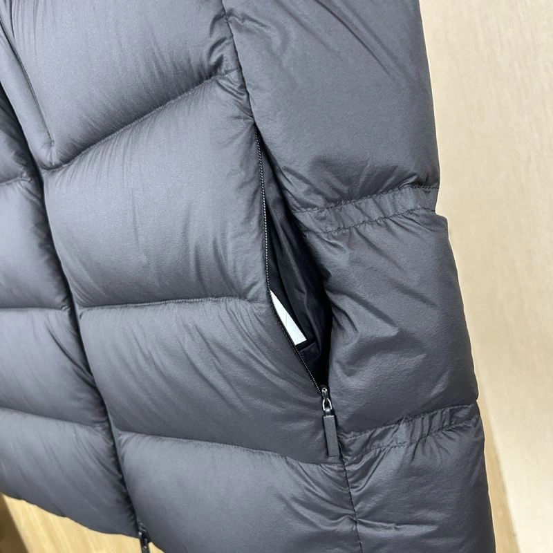 Modern Moncler Down Jackets 143795