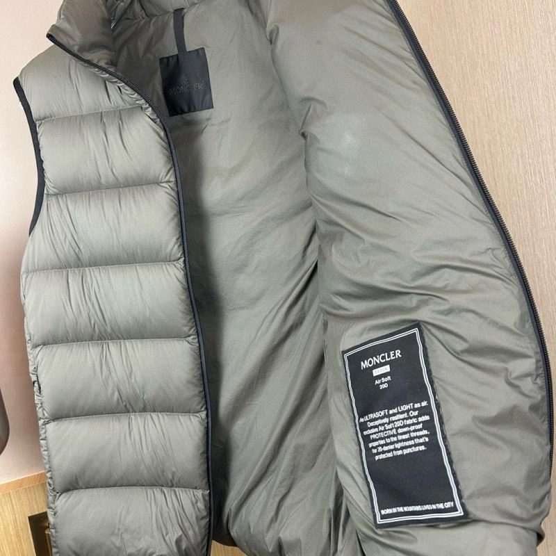 Moncler Down Jackets Sporty 143790