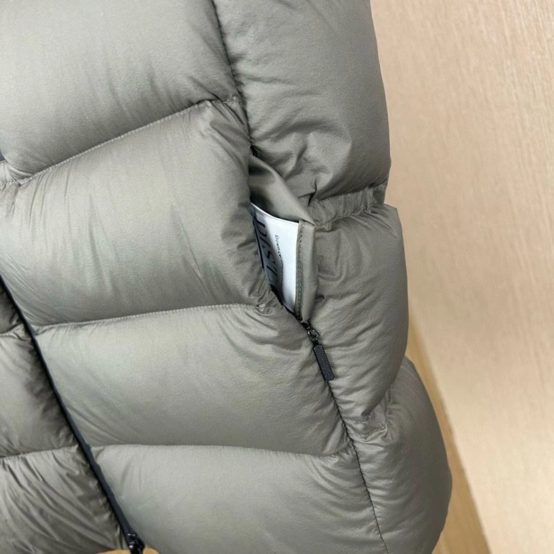 Moncler Down Jackets Sporty 143790