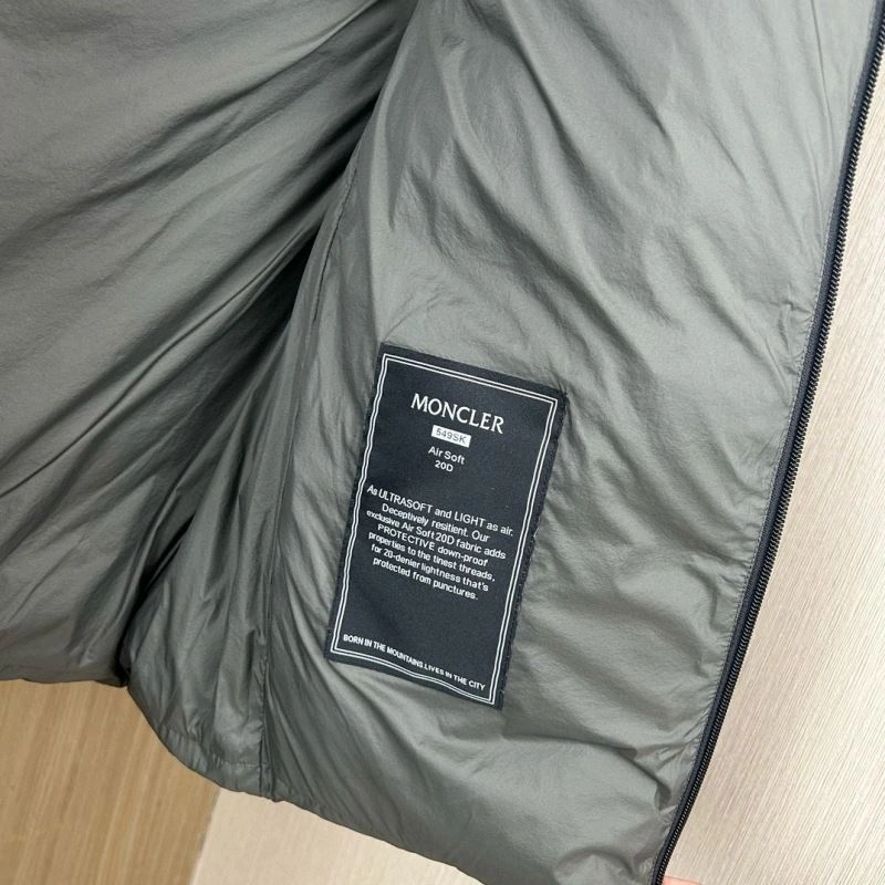 Moncler Down Jackets Sporty 143790