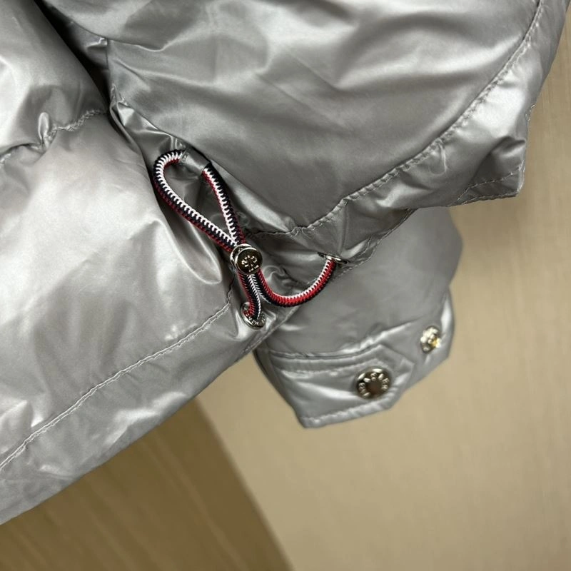 Snug Moncler Down Jackets 143776