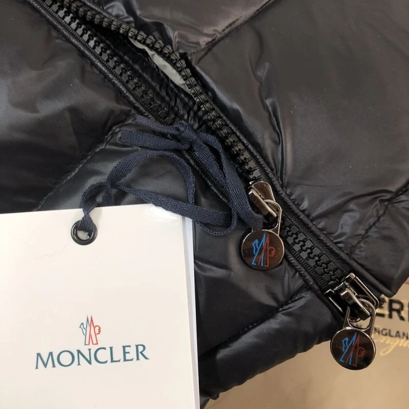 Resilient Moncler Down Jackets 143773