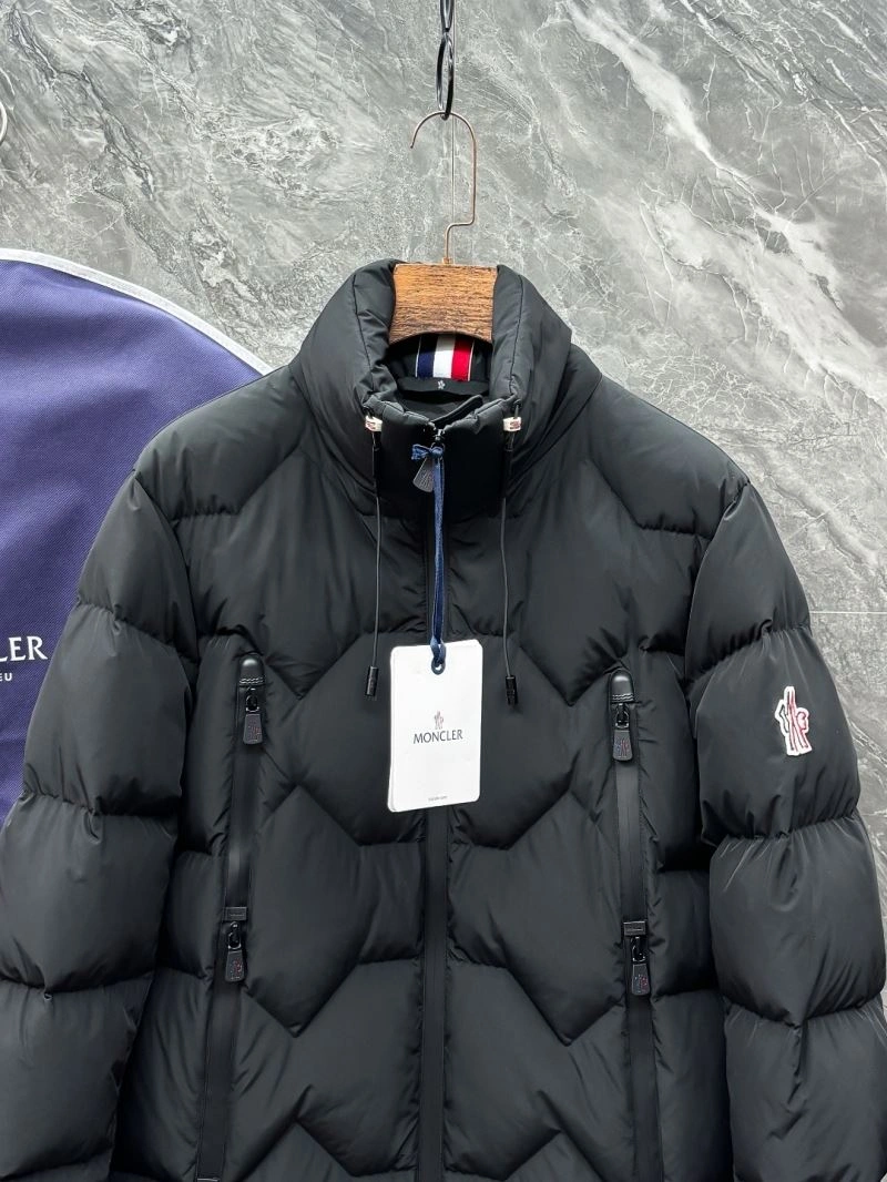 ZipUp Moncler Down Jackets 143771