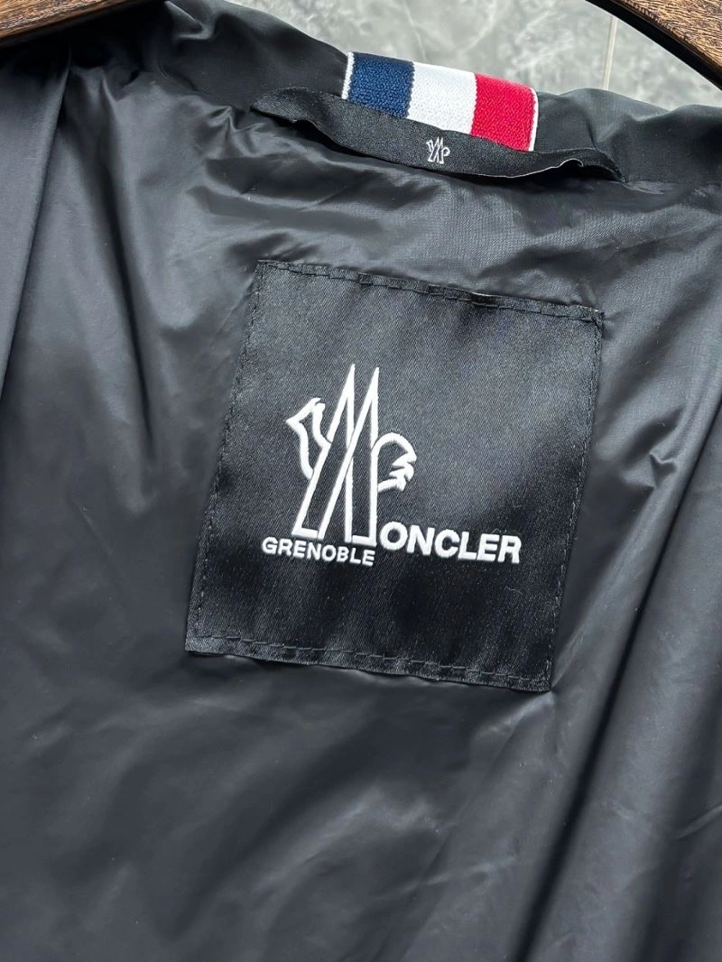 ZipUp Moncler Down Jackets 143771