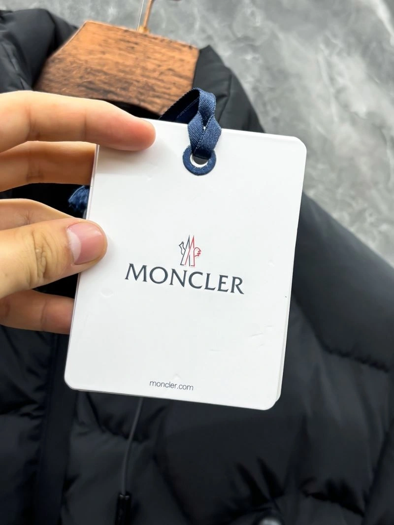 ZipUp Moncler Down Jackets 143771